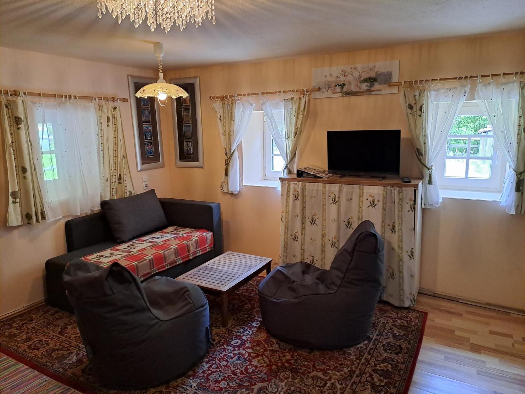 פרסבאום Das Altsteirische Landhaus - La Maison De Pronegg - Feriendomizil Im Biosphaerenpark Wienerwald מראה חיצוני תמונה